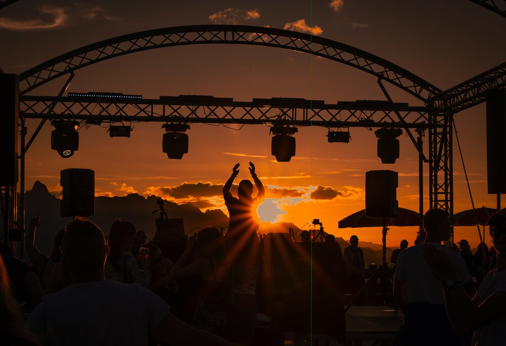 Party bei Sonnenuntergang | © Silvretta Montafon