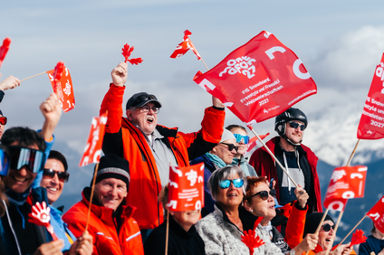 jubelnde Fans die bei FIS WM Silvretta Montafon zusehen | © Silvretta Montafon - Marie-Christin Schilcher