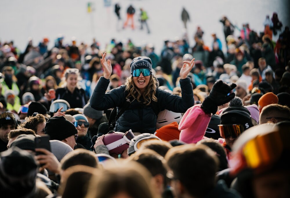 Feiernde Menschen auf dem Berg in der Silvretta Montafon | © Silvretta Montafon - GOODGUYPAEZ
