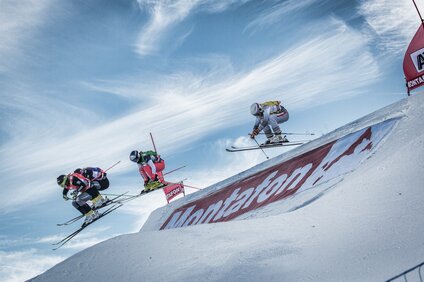 Vier ATlethen treten beim Skicross am Grasjoch gegeneinander an | © Silvretta Montafon - Michael Marte