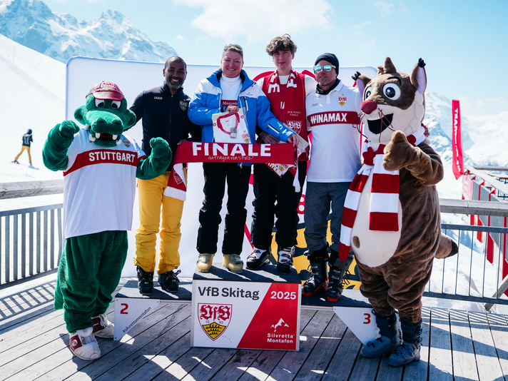 Die Gewinner:innen beim VfB Skitag in der Silvretta Montafon auf dem Podest | © VfB Stuttgart - Silvretta Montafon