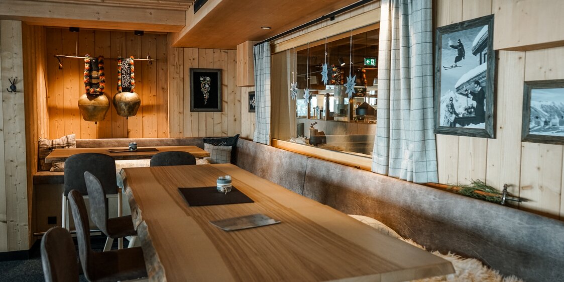 Eine gemütliche Sitzecke in einer Berghütte in der Silvretta Montafon. | © Silvretta Montafon - Vanessa Strauch