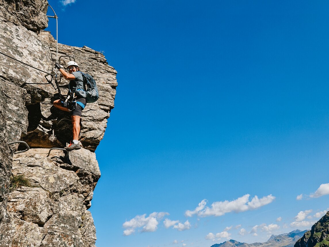 Madrisella Klettersteig - Silvretta Montafon  | © Silvretta Montafon - Sabine Wolf  Frau beim Madrisella Klettersteig in der Silvretta Montafon  | © Silvretta Montafon - Sabine Wolf