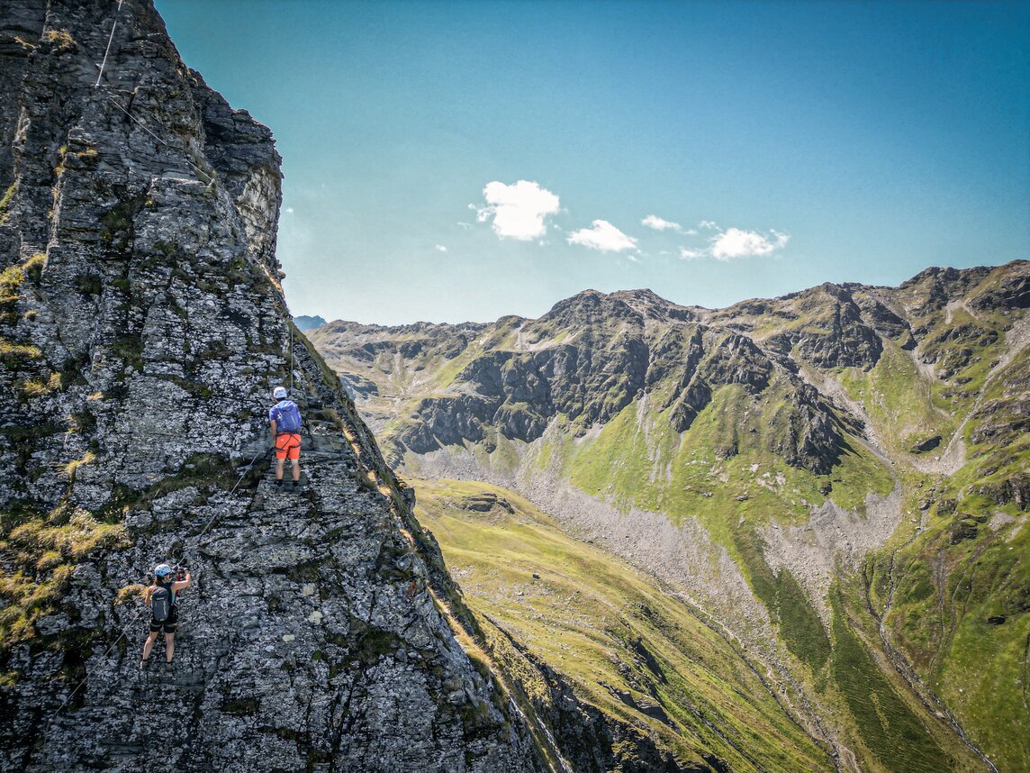 Madrisella Klettersteig - Silvretta Montafon  | © Vanessa Strauch Zwei Personen im Klettersteig Madrisella in der Silvretta Montafon  | © Vanessa Strauch