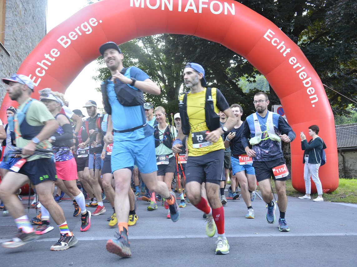 Montafon Totale Trail 2024 - Silvretta Montafon | © Alpha Foto - Silvretta Montafon Läufer:innen beim Start vom Montafon Totale Trail in der Silvretta Montafon | © Alpha Foto - Silvretta Montafon