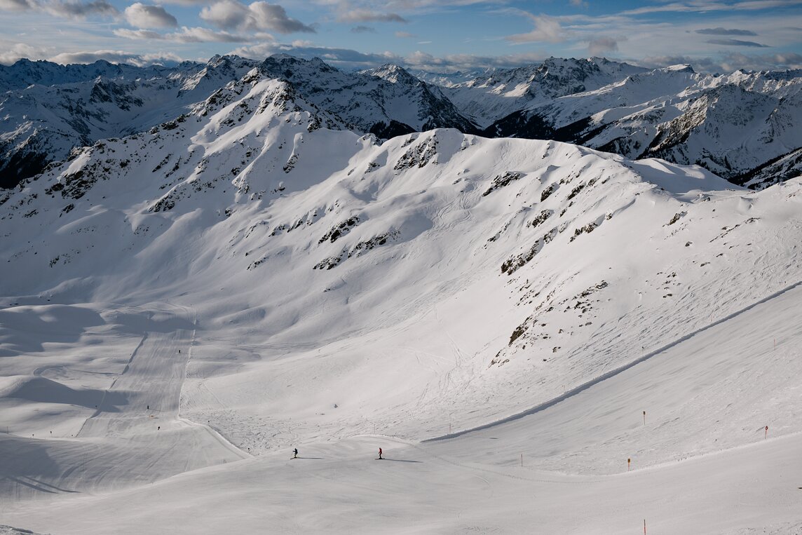 Skipisten mit Bergpanorama in der Silvretta Montafon. | © Silvretta Montafon - Lisa von Abenteuermomente