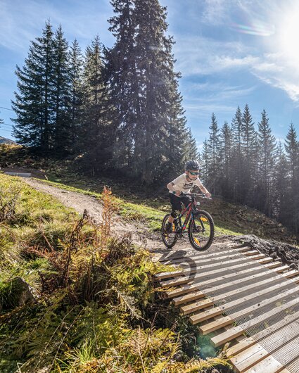 Ein Kind fährt im Bikepark am Hochjoch in der Silvretta Montafon. | © Silvretta Montafon - Stefan Kothner