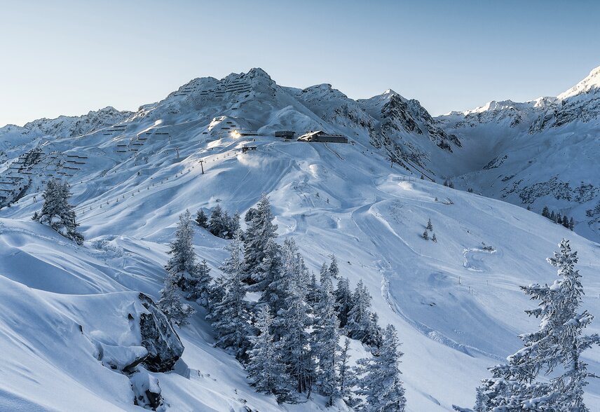 Blick auf die Nova Stoba im Winter mit Skipisten und viel Schnee | © Silvretta Montafon - Stefan Kothner