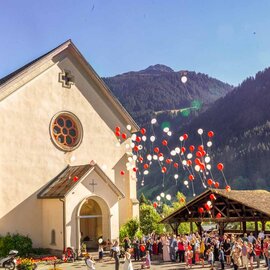 Hochzeit im Sommer in der Pfarrkirche Gaschurn und im Sporthotel Silvretta Montafon. 