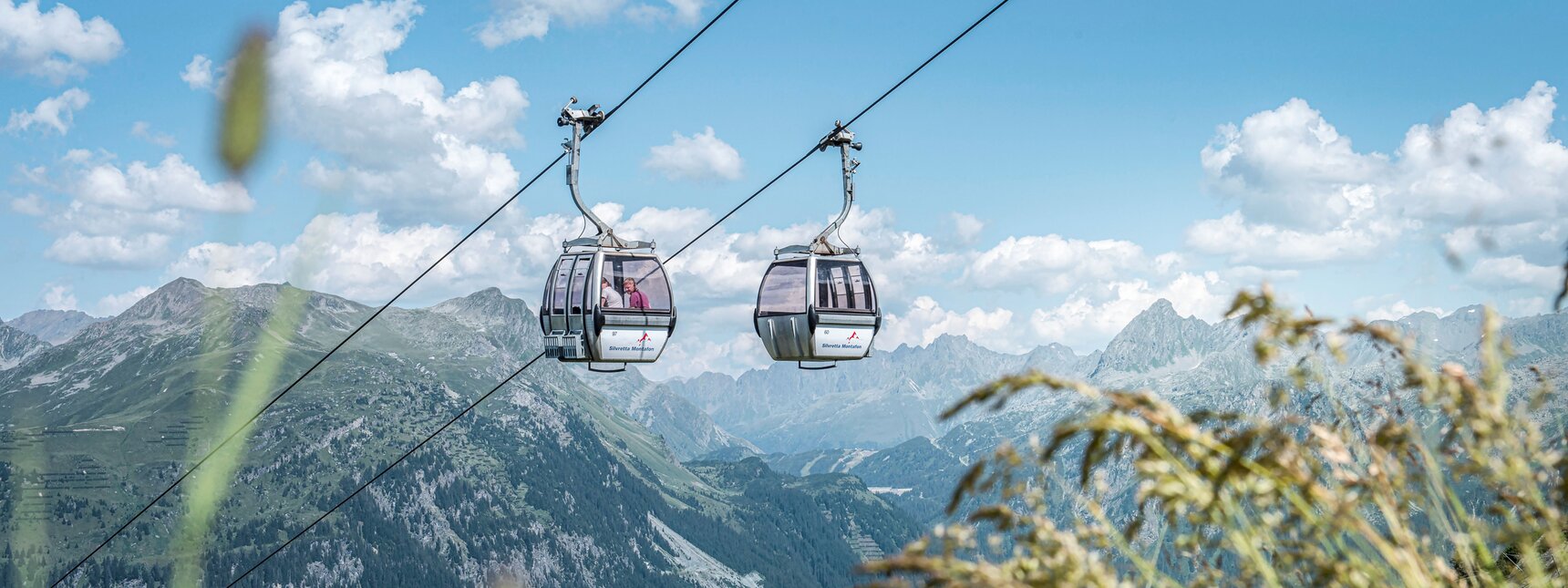 Die Gondel der Versettla Bahn schwebt im Sommer hoch auf den Berg in der Silvretta Montafon | © Silvretta Montafon - Patrick Säly