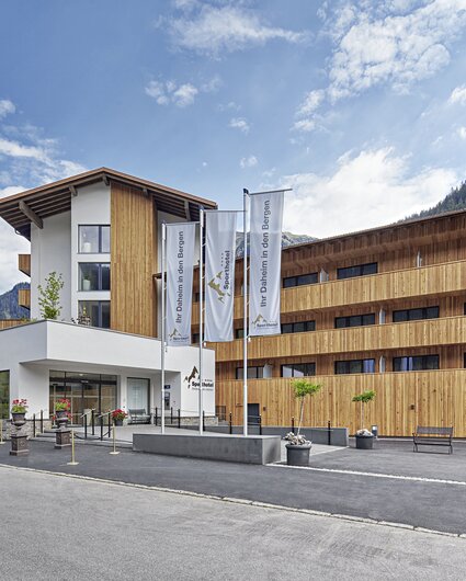 Sporthotel Silvretta Montafon im Sommer Hotel Außen Ansicht  | © Silvretta Montafon 