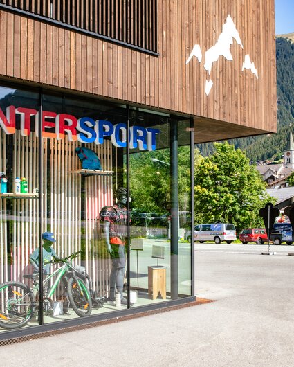 Die Aussenansicht des Intersport Valisera Tal in der Silvretta Montafon im Sommer. | © Silvretta Montafon