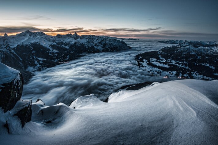Schneelandschaft am Abend mit Blick über das ganze Montafon | © Silvretta Montafon - Daniel Hug