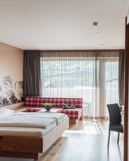 sporthotel_silvretta_montafon_junior_suite_lichtdurchflutetes_helles_hotelzimmer | © Silvretta Montafon - Mara Baues