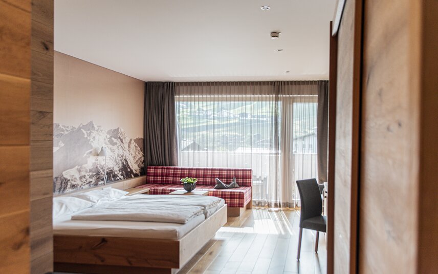 sporthotel_silvretta_montafon_junior_suite | © Silvretta Montafon - Mara Baues sporthotel_silvretta_montafon_junior_suite_lichtdurchflutetes_helles_hotelzimmer | © Silvretta Montafon - Mara Baues